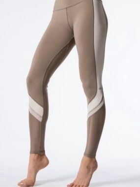 ALO Legging Size Medium excellent condition